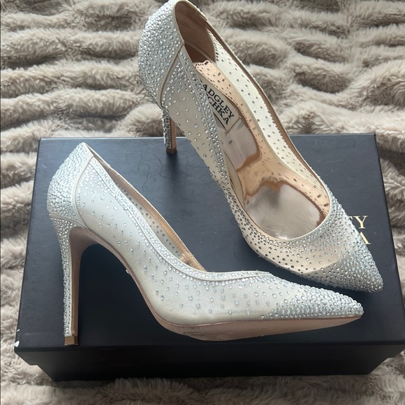 Badgley Mischka Weslee Rhinestone Pointed Toe Heels Size 7.5 [bridal, elegant] - Picture 2 of 6